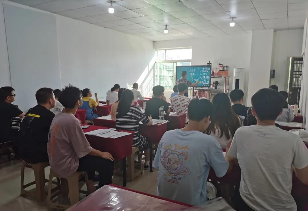 常德雷达教育咨询有限公司,常德公务员考试培训,0基础考公务员,常德公务员培训哪家好
