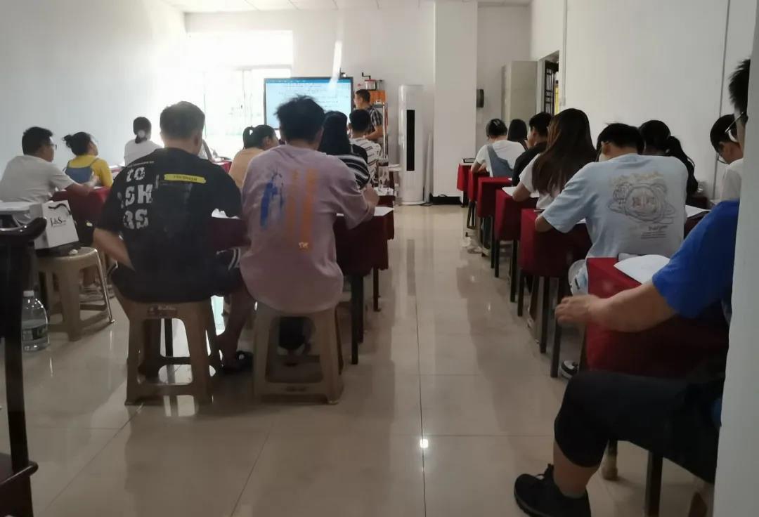 常德雷达教育咨询有限公司,常德公务员考试培训,0基础考公务员,常德公务员培训哪家好